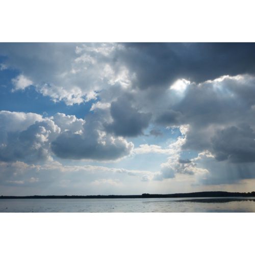 Wolken über dem See