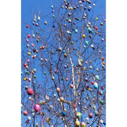 Osterbaum mit Ostereiern